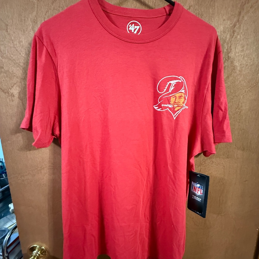 NFL Red Short Sleeve Throwback Buccaneers Tee M